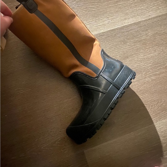 Tall waterproof UGG - Picture 5 of 5